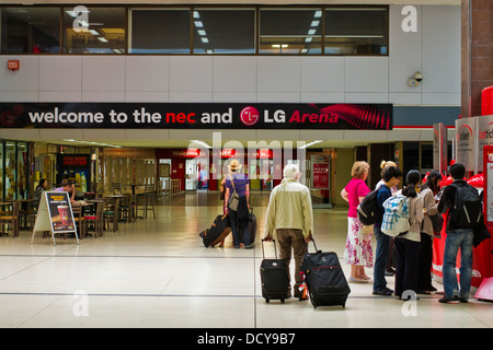 Herzlich Willkommen Sie auf dem NEC und LG Arena-Schild am Bahnhof Birmingham International Stockfoto