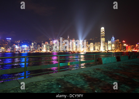 Die Hong Kong Skyline bei Nacht Stockfoto