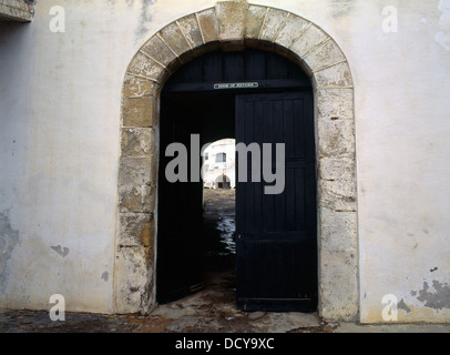 Tor von dem Sklaven Sklave Schiffe anziehen (sollte lauten "Tür ohne Wiederkehr) Cape Küste Burg Cape Coast Ghana Stockfoto