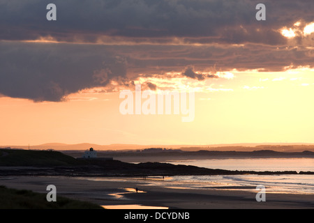 Trinity Leuchtturm, Sonnenuntergang, Bamburgh, Northumberland, Großbritannien Stockfoto