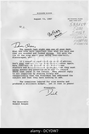 Dieser Brief ist eine Korrespondenz von Richard Nixon an Ronald Reagan, die die politischen Interaktionen zwischen den beiden prominenten Persönlichkeiten während Nixons Jahre nach dem Präsidenten widerspiegelt. Stockfoto