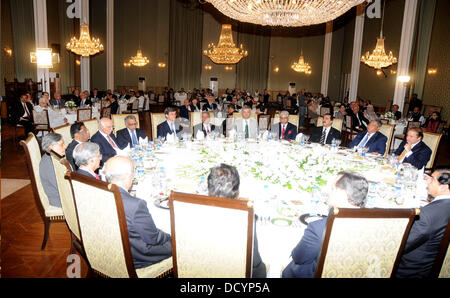 Islamabad, Pakistan. 22. August 2013. Präsident Asif Ali Zardari Adressierung des diplomatischen Corps in Aiwan-e-Sadr, Islamabad am 22. August 2013. Handout von Pakistan Informtion Abteilung   (Foto von PID/Deanpictures/Alamy Live News) Stockfoto