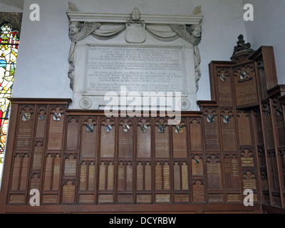 Holzpaneele und Inschriften in Lacock Abbey, Lacock, Wiltshire, England, SN15 Stockfoto