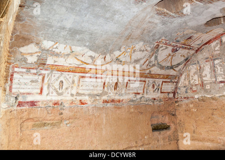 Fresken an der Wand in einem Raum, die Teil einer Basilika in Terrassenhäuser, Ephesus, Türkei Stockfoto