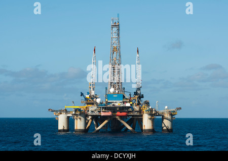 Offshore-Dilling Rig aus edlen Unternehmen arbeiten für Petrobras in Campos-Becken, Rio De Janeiro, Brasilien Stockfoto
