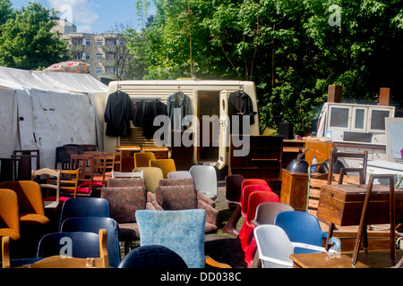 Flohmarkt bin Mauerpark Flohmarkt Möbel Stall Berlin Deutschland Stockfoto