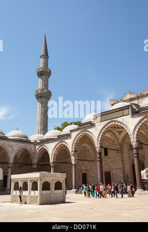 Innenhof der Süleymaniye-Moschee, Istanbul, Türkei Stockfoto