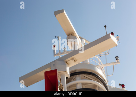 Navigation Radaranlagen auf der Noordam Kreuzfahrt Schiff, eines der Holland America Line Flotte Stockfoto