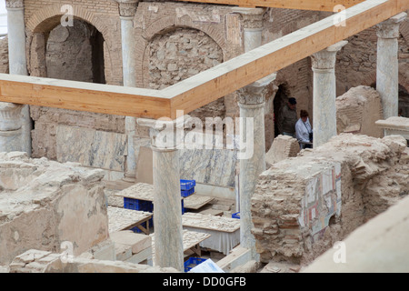 Ein großer Raum innerhalb eines Terrassenhäuser, verwendet als Wiederherstellung Bereich, Ephesus, Türkei Stockfoto