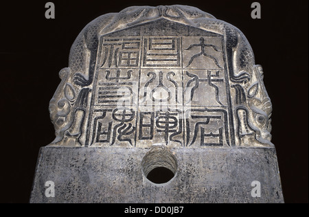 Detail der nestorianischen Tafel mit alten chinesischen Kalligraphie aus der Tang-Dynastie im Stele Forest oder Beilin Museum in Xi'an, der Hauptstadt der Provinz Shaanxi, China Stockfoto