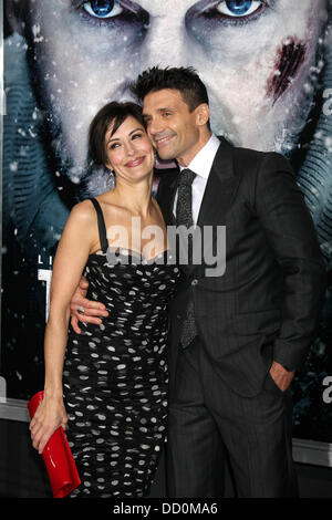 Wendy Moniz, Frank Grillo The LA Premiere von "The Grey' im Regal Theater in LA Leben Los Angeles, California - 11.01.12 Stockfoto