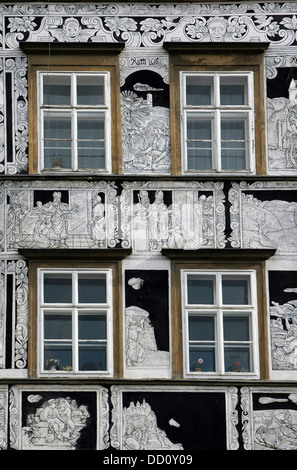 Haus bedeckt mit Renaissance Sgraffito oder Scraffito Dekoration in der Stadt Jindrichuv Hradec in der südböhmischen Region der Tschechischen Republik Stockfoto