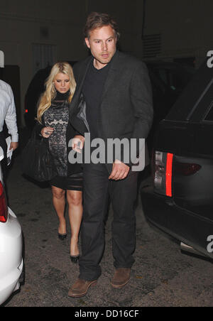 Schwangere Jessica Simpson und Eric Johnson verlässt Mastro Restaurant Los Angeles, Kalifornien - 18.01.12 Stockfoto