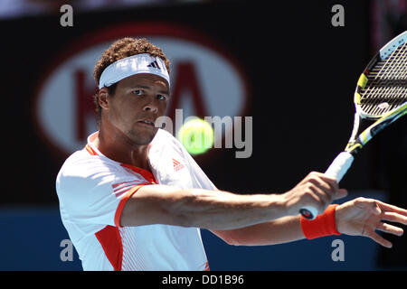 Kei Nishikori (Jap) besiegte Jo-Wilfried Rsoga (Fra) 2:6, 6:2, 6:1, 3:6, 6:3 Tennis. Australian Open 2012. Melbourne. Australien - 22.1.12. Stockfoto