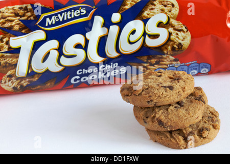 Paket von McVitie's Tasties Choc Chip Cookies geöffnet mit Inhalt entfernt Stockfoto