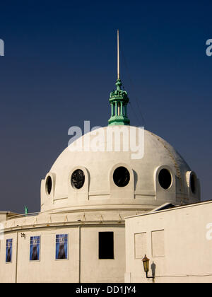 Die weiße Kuppel des Veranstaltungsortes Spanish City in Whitley Bay. Stockfoto