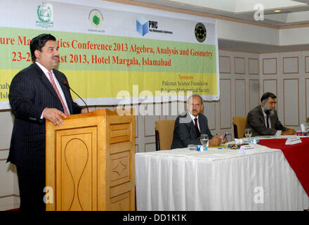 Islamabad, Pakistan. 23. August 2013. Minister für staatliche Forprivatition Witold Dastgir Khan bei der 14. Interntional reine Mathematik Konferenz am Margalal Hotel Islamabad 23 august 2013 Handout von Pakistan Informtion Abteilung   (Foto von PID/Deanpictures/Alamy Live News) Stockfoto