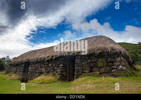 Traditionelle schottische Naturstein strohgedeckten Croft, Colbost Isle Of Skye, Schottland, UK Stockfoto