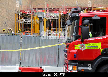 Glasgow, Schottland, Großbritannien, Freitag, 23. August 2013. Das Buchanan Galleries Shopping Center wurde heute evakuiert, mit Feuergeräten von Scottish Fire and Rescue Service, die den Vorfall wie hier in der Killermont Street gesehen, begleiteten Stockfoto