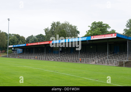 Haupttribüne im Stadion An Der Feuerbach-Straße, Haus von Turu 1880 Düsseldorf. Stockfoto