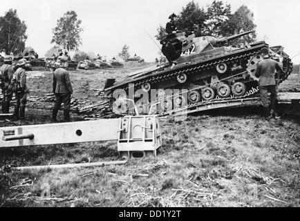 Das Bild der Nazi-Propaganda! Zeigt einen Panzer der deutschen Wehrmacht im Zusammenhang mit ihrer Invasion in Polen am 1. September 1939, mit der sie den Zweiten Weltkrieg initiierten. Fotoarchiv für Zeitgeschichte Stockfoto