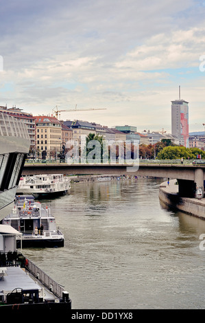 Stadtbild mit Marien Brücke, Wien, Österreich Stockfoto