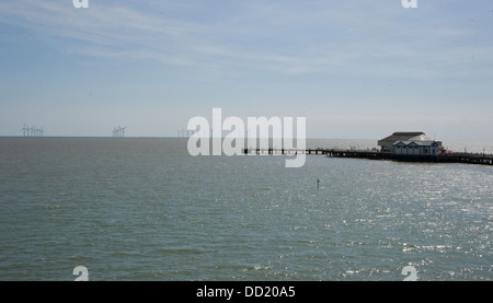 Gunfleet Sands Offshore Wind Farm 7 km vor der Clacton-on-Sea und Holland Essex Küste in der nördlichen Themse-Mündung Stockfoto