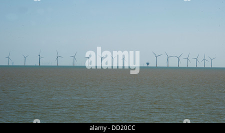 Gunfleet Sands Offshore Wind Farm 7 km vor der Clacton-on-Sea und Holland Essex Küste in der nördlichen Themse-Mündung Stockfoto