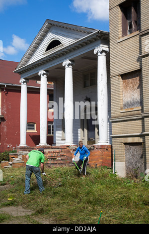 Freiwillige Teilnahme an gemeinschaftlichen Verbesserungsprojekte in Detroit Stockfoto