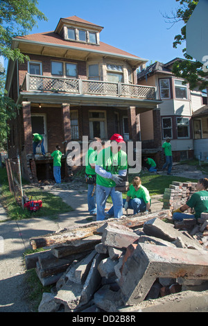 Freiwillige Teilnahme an gemeinschaftlichen Verbesserungsprojekte in Detroit Stockfoto