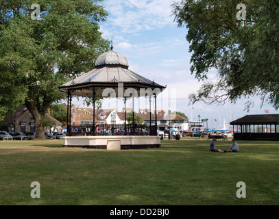 Musikpavillon, Christchurch Quay Park, bekannt als Quomps, Dorset, UK 2013 Stockfoto