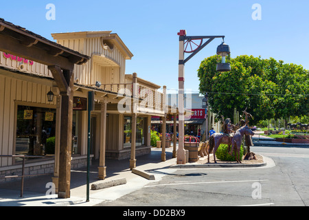 Geschäfte auf E Main Street in Old Town Scottsdale, Arizona, USA Stockfoto