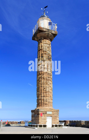 Leuchtturm auf Whitby West Pier Yorkshire England UK Europa Stockfoto