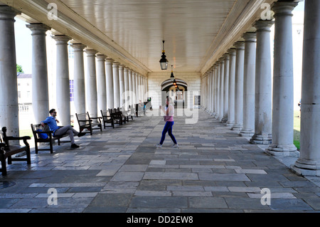 Touristen fotografieren in Queens House, Greenwich, London, UK Stockfoto