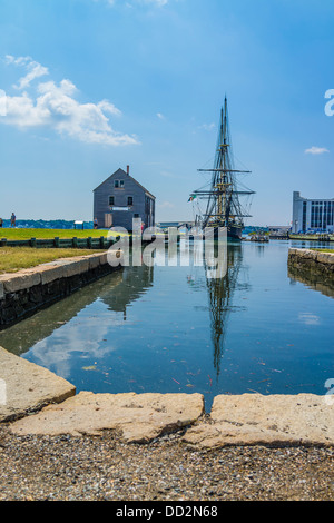 Die Freundschaft von Salem Schiff gebaut im Jahr 1797 und erobert von den Briten im Krieg von 1812 an der Anlegestelle in Salem, MA. Stockfoto
