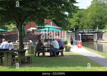 Hatton Schlösser Café neben der Schleuse am oberen Rand der Hatton-Flug von Sperren auf der Grand Union Canal Toren Warwick Stockfoto