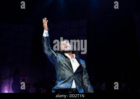 Universal City, Kalifornien, USA. 23. August 2013. Sänger MARCO ANTONIO SOLIS live im Gibson Amphitheater in Universal CityWalk. (Kredit-Bild: © Leopoldo Pena/ZUMA Draht) Stockfoto