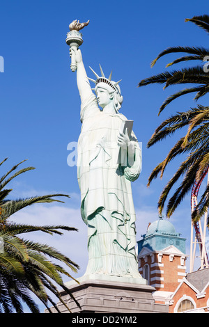 Replikat Freiheitsstatue vor New York New York Hotel, Las Vegas Stockfoto