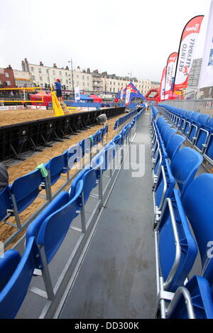 Margate, Kent, UK. 24. August 2013. Bedecktem Himmel und niedrigen Zuschauerzahlen am ersten Tag des Volleyball England Beach Tour 2013 - Finals in Margate Main Sands, Margate, Kent, England Credit: Grant Burton/Alamy Live News Stockfoto