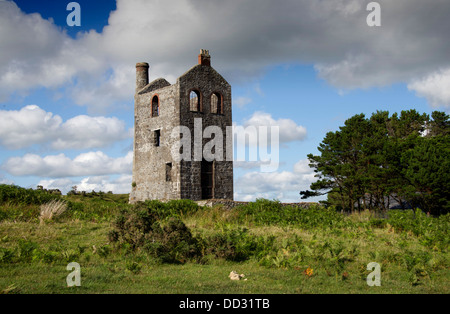 Bodmin Moor an Schergen in Poldark Land zeigt die Hurlers standing Stones, Houseman das Maschinenhaus und ein keltisches Kreuz. eine UK Stockfoto