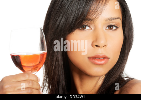 Porträt des jungen glücklich schöne Frau mit Glas Rosé Stockfoto