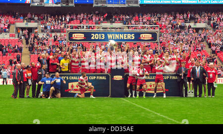 London, UK. 24. August 2013. Wigan sind die Gewinner im Rugby League Challenge Cup-Finale zwischen Hull FC und Wigan Warriors von Wembley Stadion Credit: Action Plus Sport/Alamy Live News Stockfoto