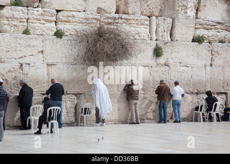 Klagemauer, heilige Stätte für Juden und Christen, Jerusalem, Israel, ca. 17. Februar 2013.  Wo sind die Männer beten. Stockfoto