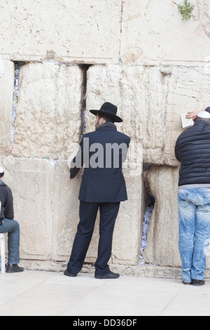 Klagemauer, heilige Stätte für Juden und Christen, Jerusalem, Israel, ca. 17. Februar 2013.  Wo sind die Männer beten. Stockfoto