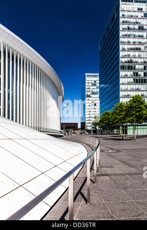 Teil die Philharmonie und das Europäische Parlament Bürogebäude auf dem Kirchberg-Plateau in Luxemburg-Stadt. Stockfoto