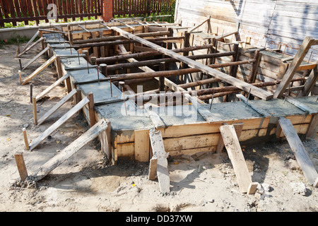 hölzernen Schalung Betonfundament des Hauses beim Bau Hof Stockfoto