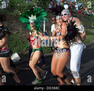 Grenada, karibischen Karneval mit ihren Höhepunkt mit der farbenprächtigen Parade Spice Mas 2013 Stockfoto