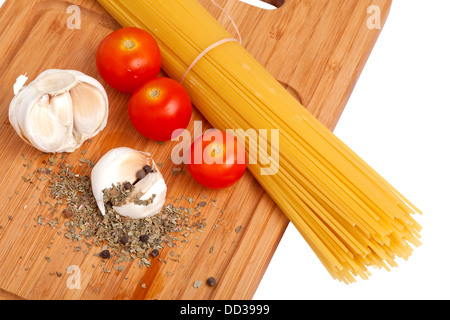 Rohe italienische Pasta Zutaten und Gewürzen von oben Stockfoto