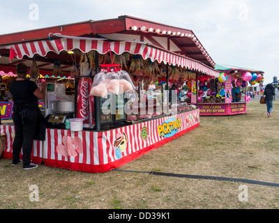 Ein süßes und Candy floss Stand auf Reisen Festplatz Stockfoto