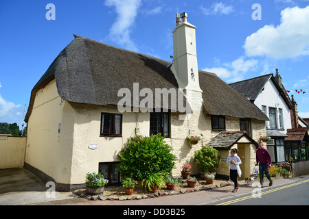 Thatched Cottage Myrtle B & B, High Street, Porlock, Exmoor National Park, Somerset, England, Vereinigtes Königreich Stockfoto
